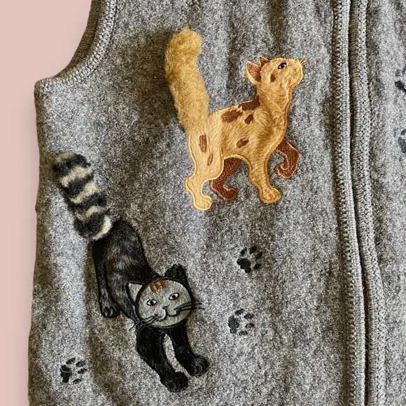 Lisa International Vintage Cat Lovers Boiled Wool 3-D Fluffy Tail Appliqué Vest - Picture 3 of 12